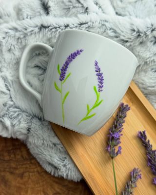 Na přání malované levandule na českém porcelánu 💜 Co jim říkáte? Mám tu milovníky těchto krásek?☺️ #levandule...